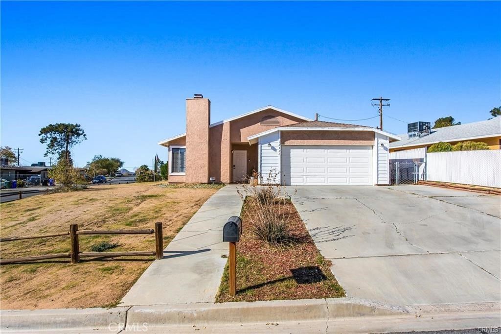 16422 Tolowa, Apple Valley