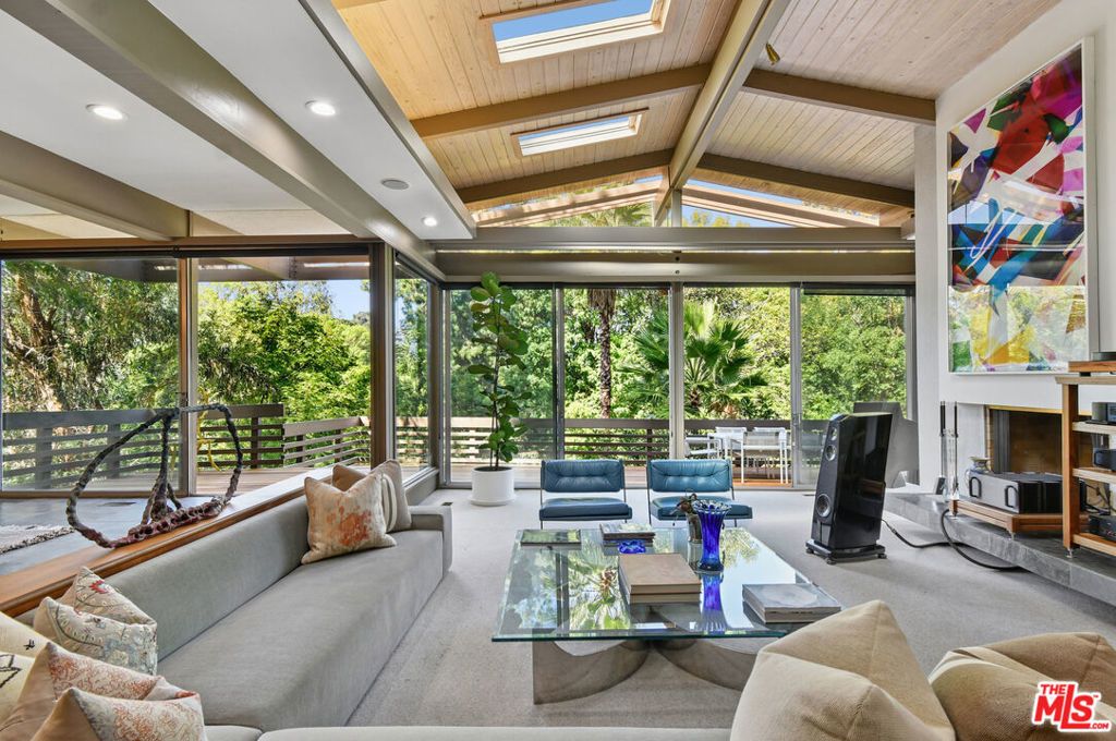 17269 Oak View Drive, Encino