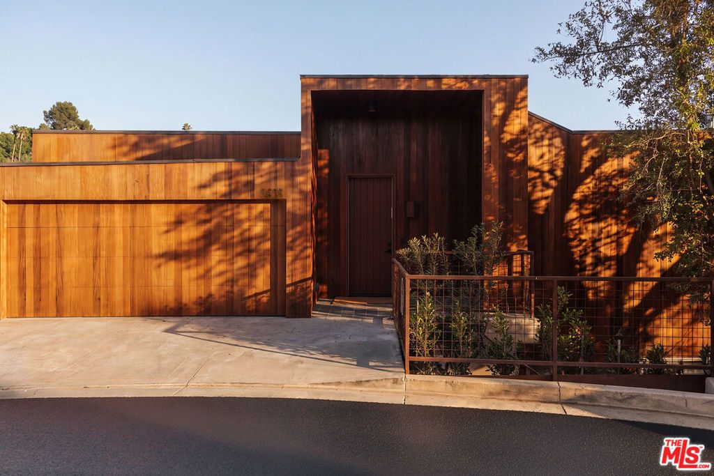 5698 Holly Oak Drive, Los Angeles