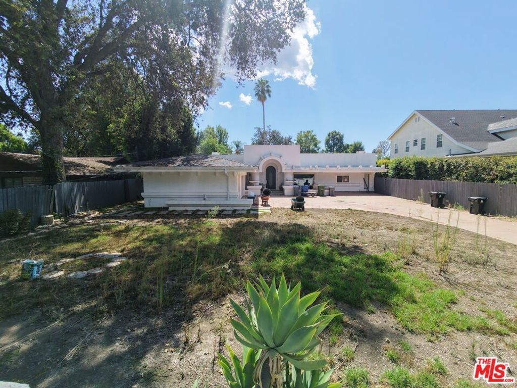 23460 Hatteras Street, Woodland Hills