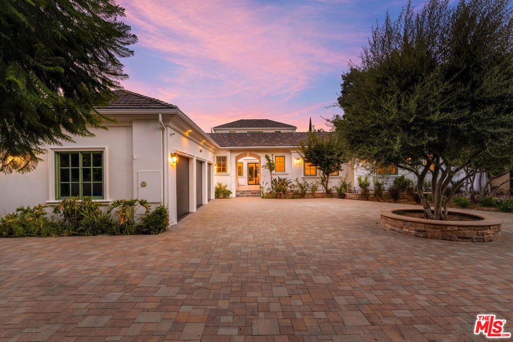 23334 Ostronic Drive, Woodland Hills