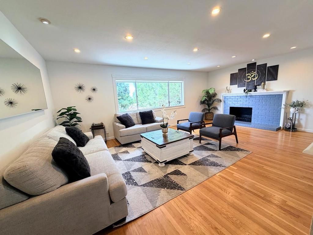 29793 Holiday Street, Hayward