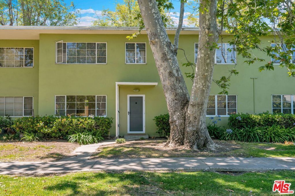 5516 Village Green, Los Angeles