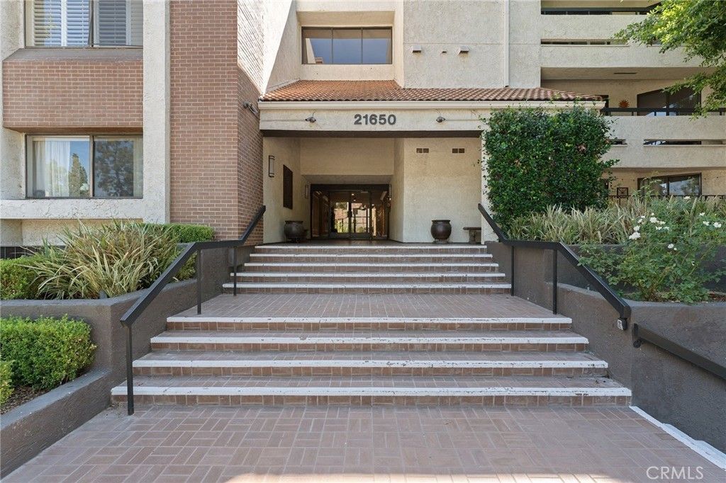 21650 Burbank # 203, Woodland Hills