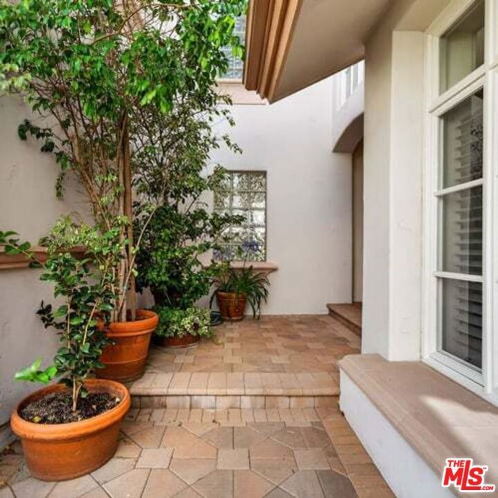 12699 Promontory Road, Los Angeles