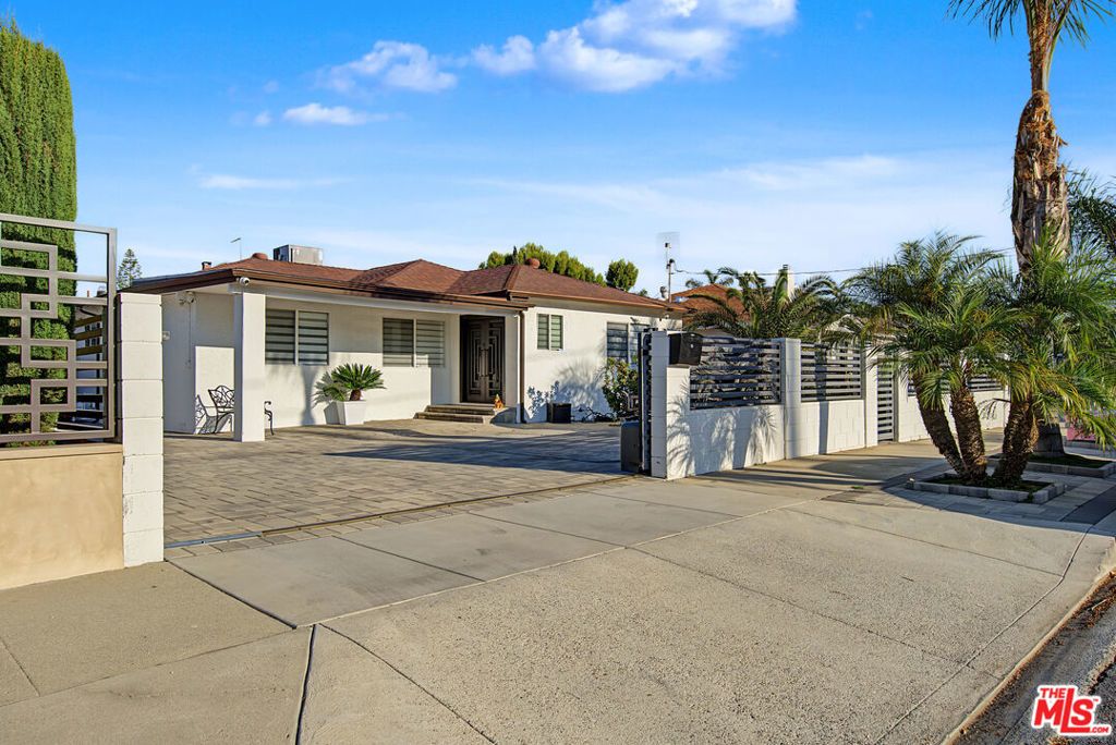 6536 Varna Avenue, Van Nuys