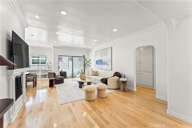 11928 Kiowa # 105, Los Angeles