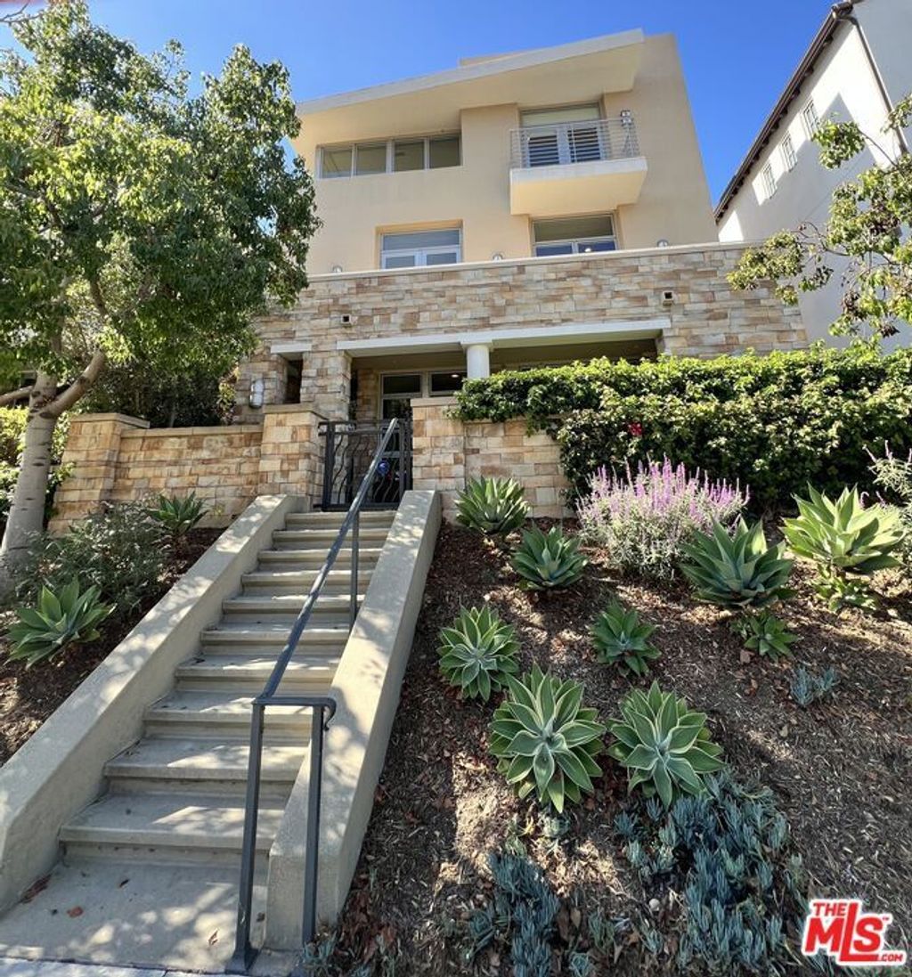 13071 Bluff Creek Drive, Los Angeles