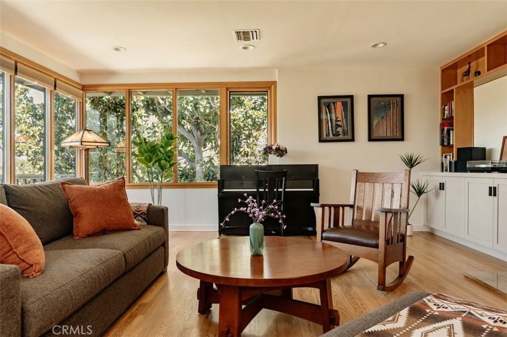 13201 Cheltenham, Sherman Oaks