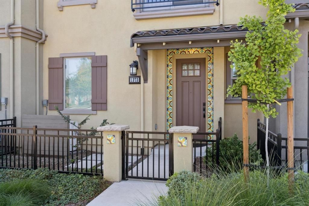 1373 W Middlefield Road, Mountain View
