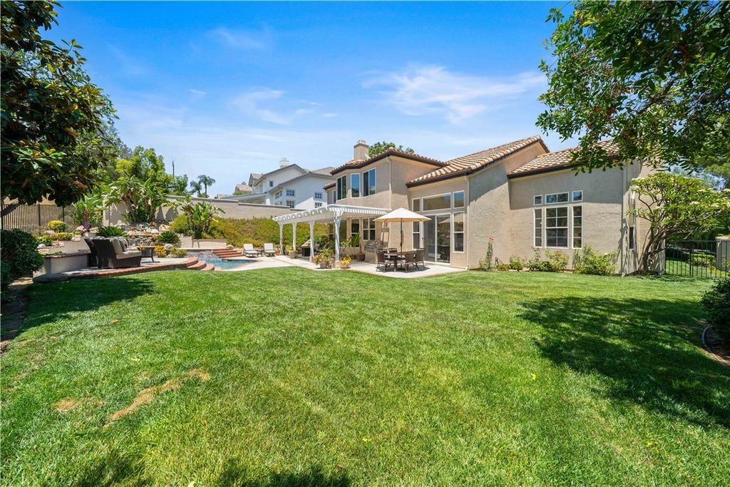5919 County Oak Road, Woodland Hills