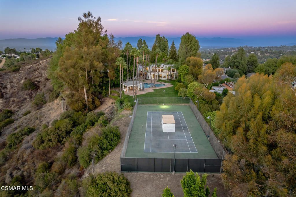 19808 Sleepyhollow Lane, Tarzana