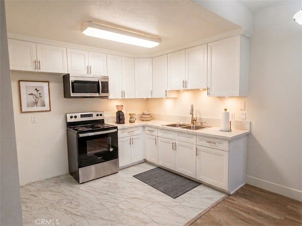 6815 Remmet # 109, Canoga Park