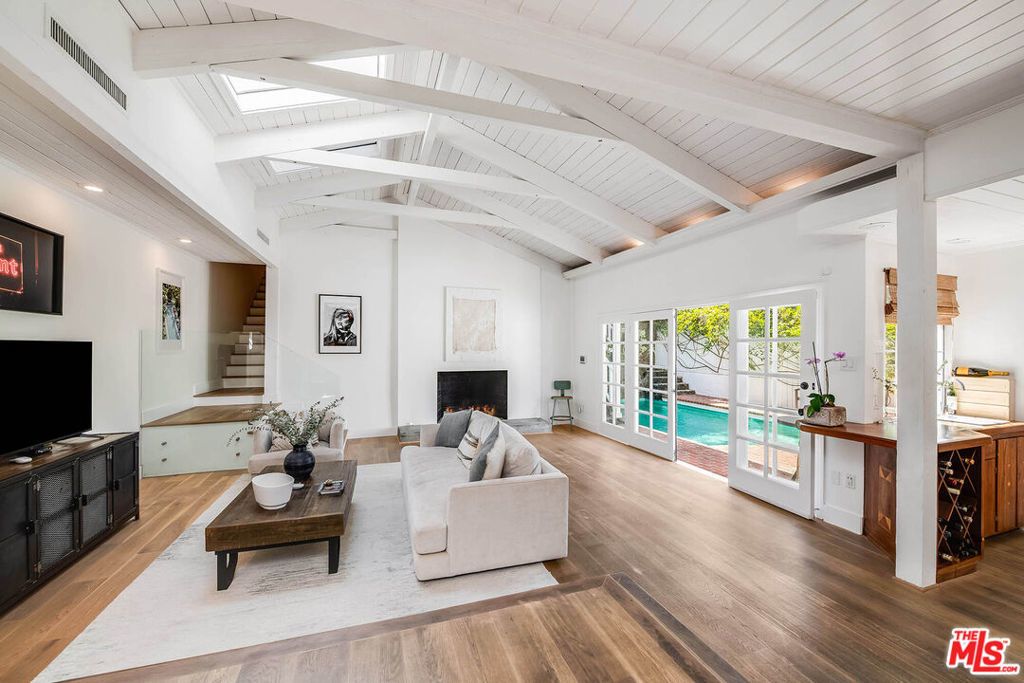 9828 Easton Drive, Beverly Hills