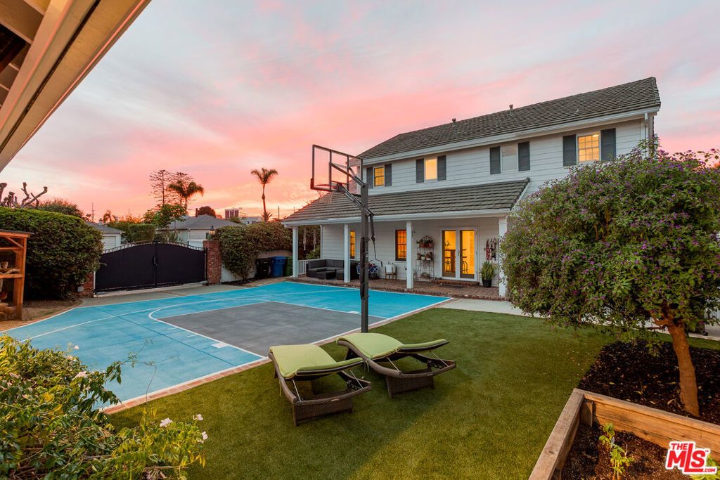 8426 Flight Avenue, Los Angeles