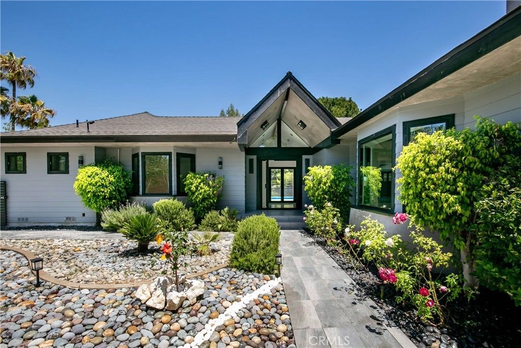 17030 Countess, Encino