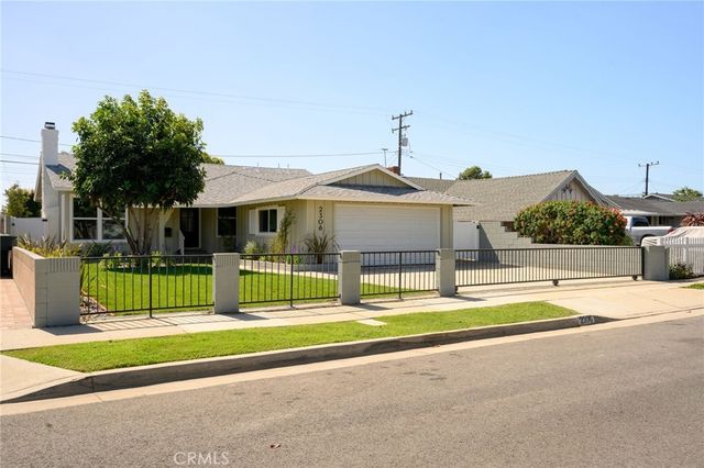 2306 W 180th St, Torrance