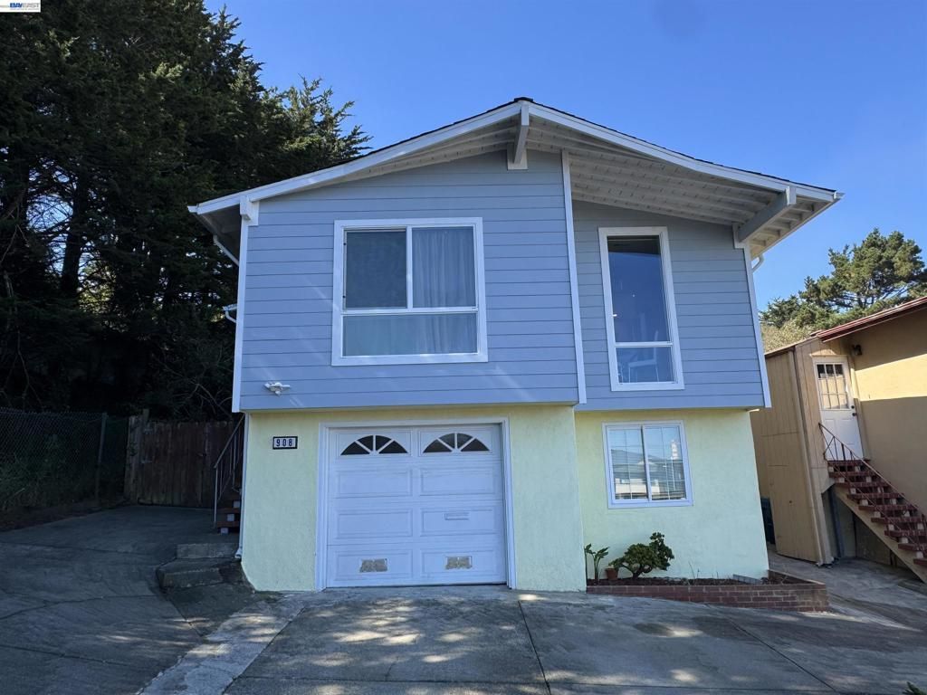 908 Higate Dr, Daly City