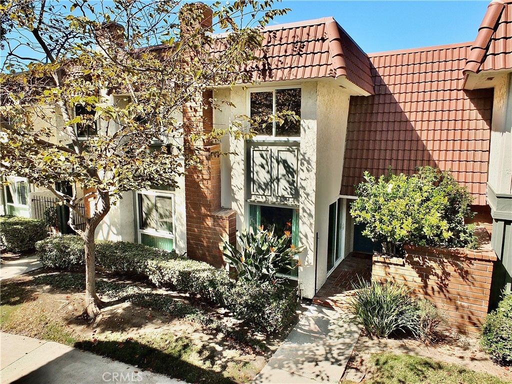6884 Breton, Cypress
