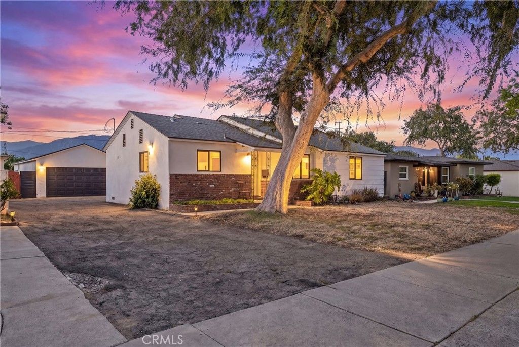 368 Vine, Upland