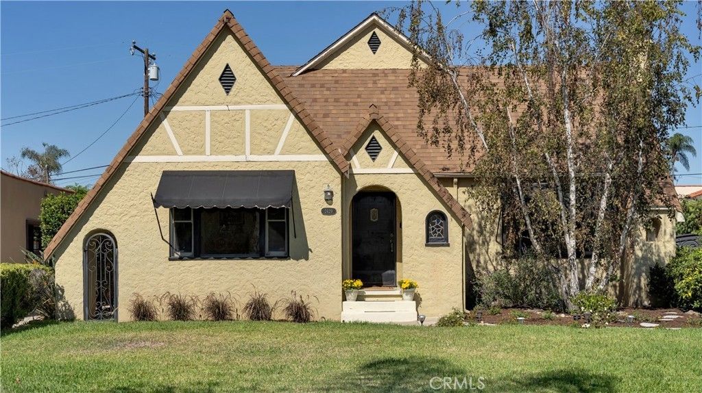 2429 N Heliotrope, Santa Ana