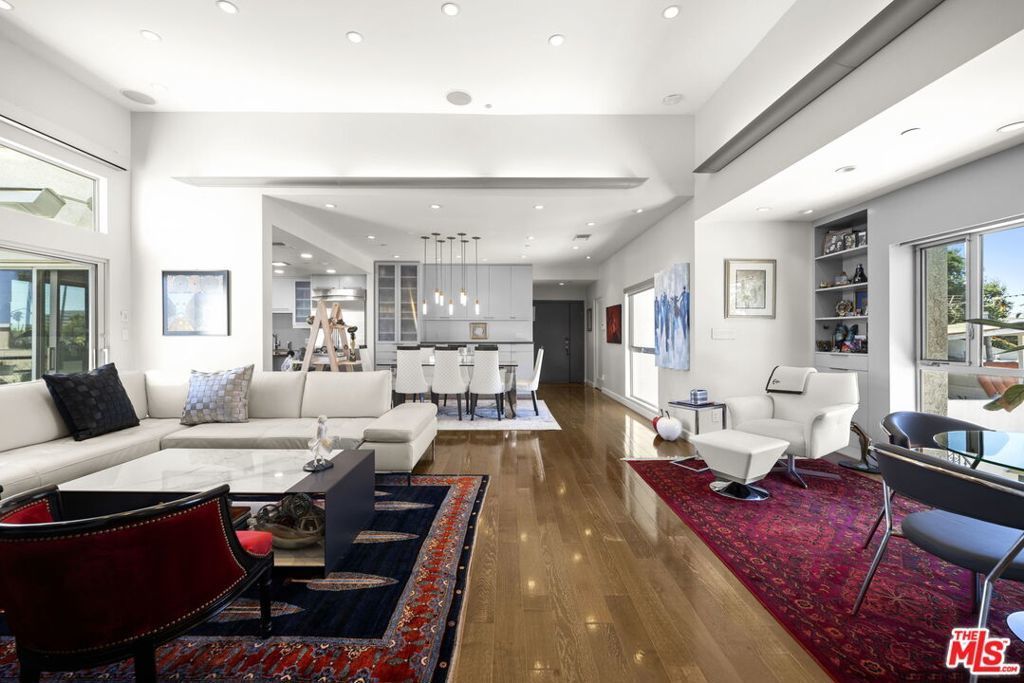 907 Lincoln Boulevard # Ph 302, Santa Monica