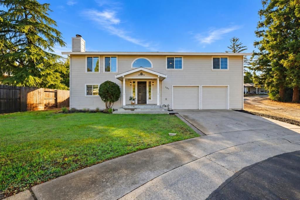 305 Castle Court, Roseville