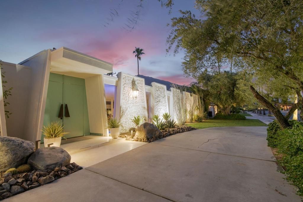1999 S Joshua Tree Place, Palm Springs