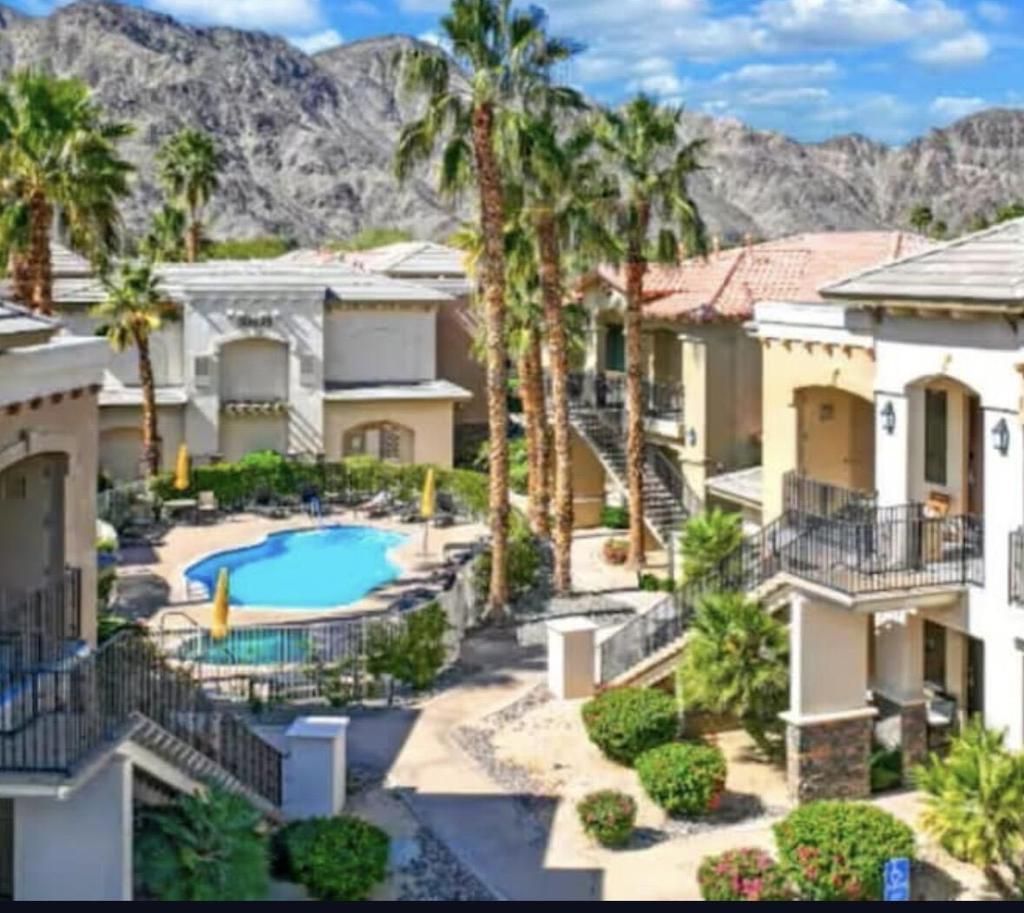 50650 Santa Rosa Plaza # 3, La Quinta