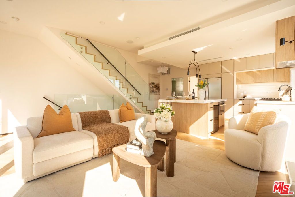 839 1/2 Waterloo Street, Los Angeles