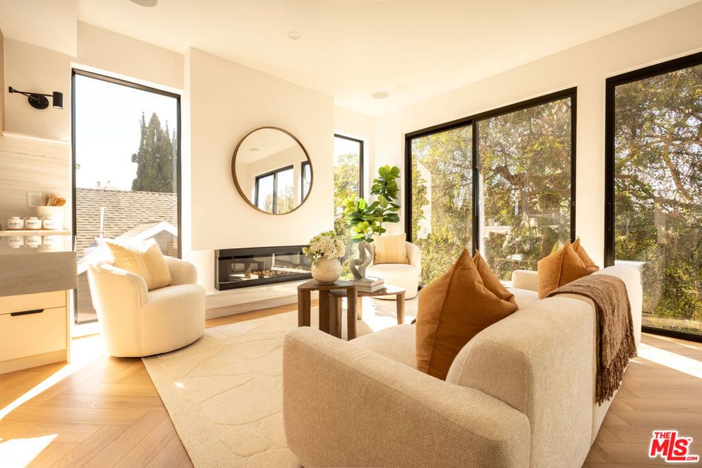 839 Waterloo Street, Los Angeles
