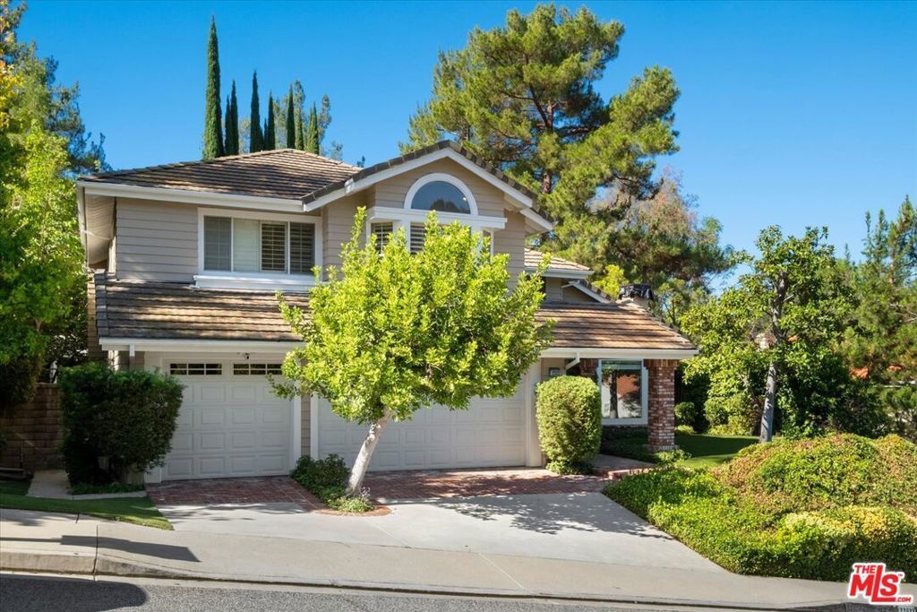22322 Cairnloch Street, Calabasas