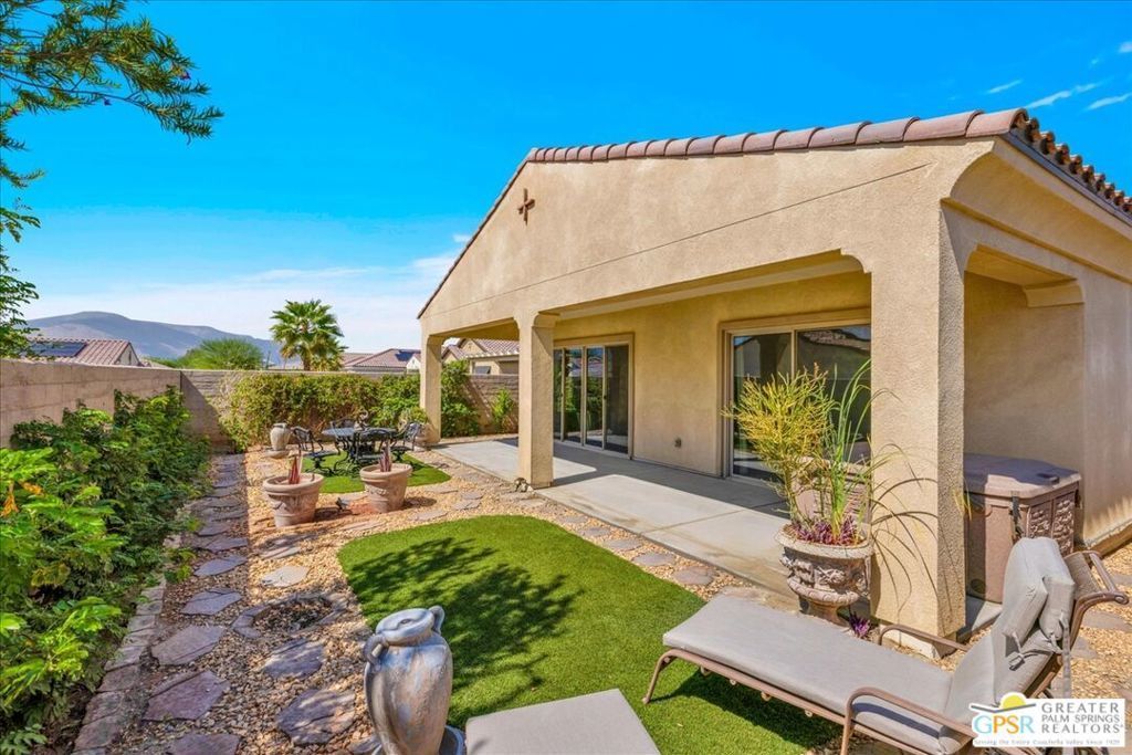 27 Pinot Noir, Rancho Mirage