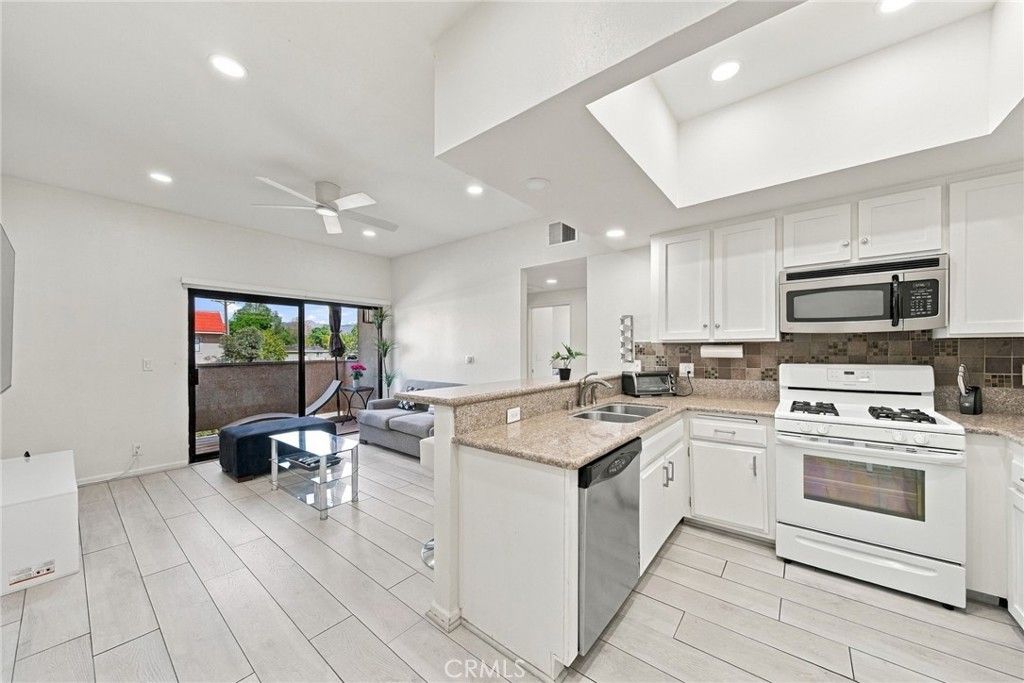 10943 Laurel Canyon Boulevard # B9, San Fernando