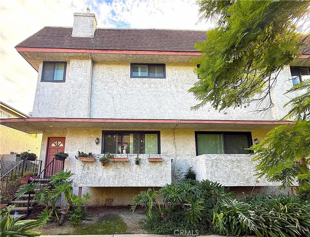 7610 Canby, Reseda