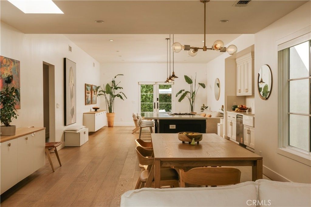 1111 S Plymouth Boulevard, Los Angeles