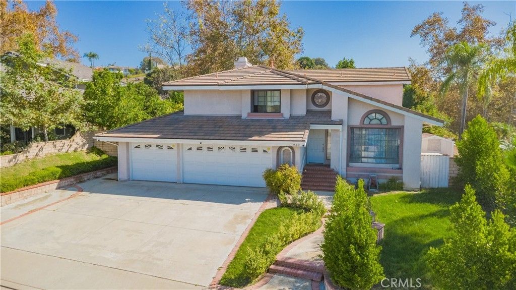 930 Crystal Water, Walnut