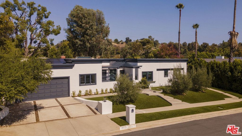 18623 Palomino Drive, Tarzana