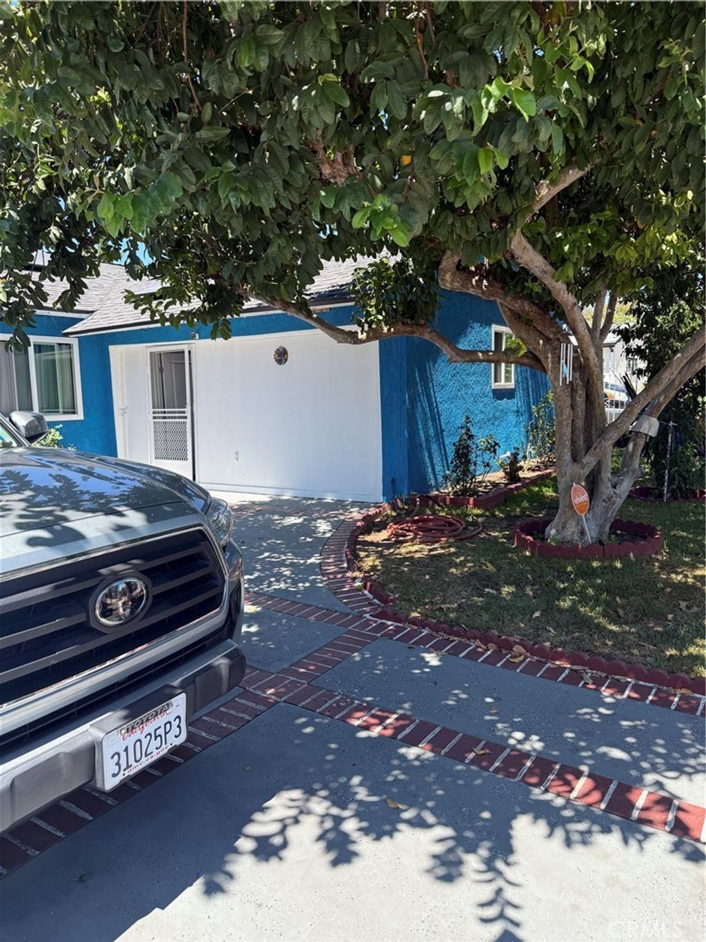 8201 Yarmouth Avenue, Reseda