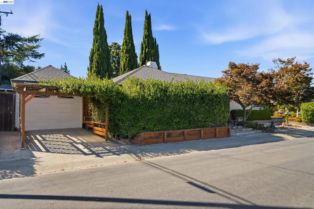 10561 Carver Dr, Cupertino