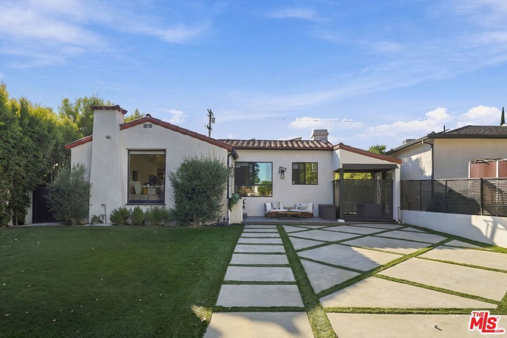 1633 S Wooster Street, Los Angeles