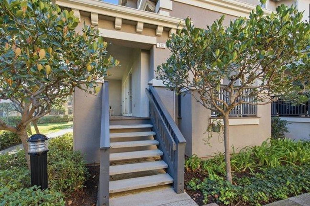 213 Moresby Lane, Redwood City