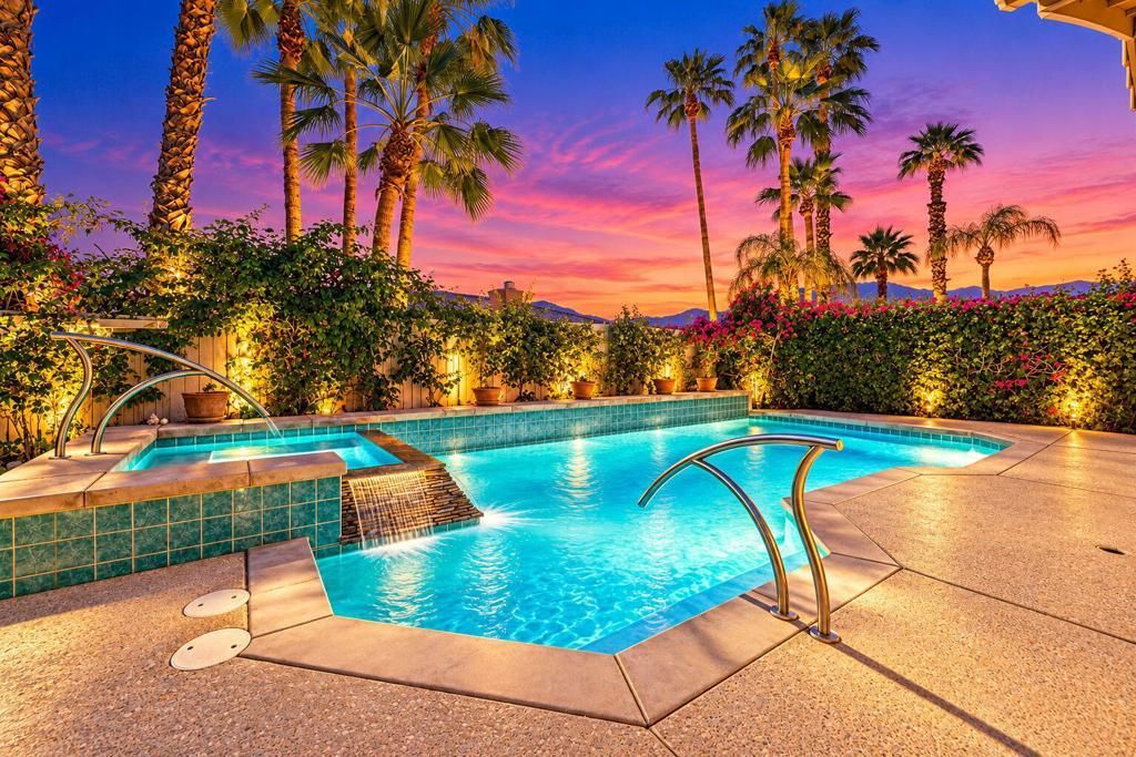 245 Strada Nova, Palm Desert