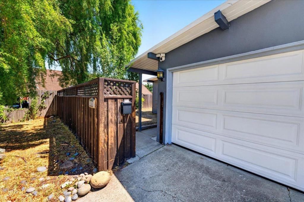 1111 Marionola Way, Pinole
