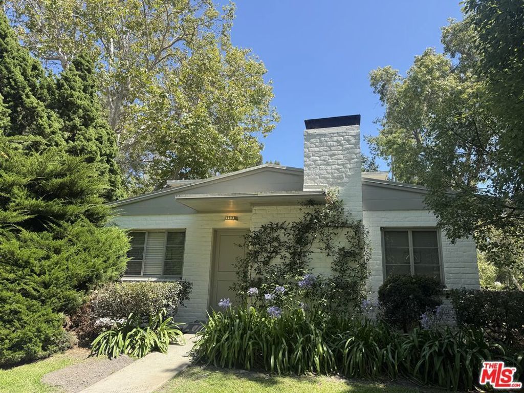 5333 Village Green, Los Angeles
