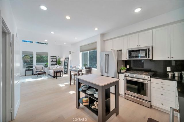 5550 Boardwalk # 102, Hawthorne