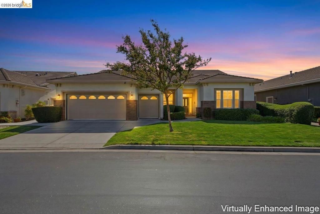 350 Gladstone Dr, Brentwood