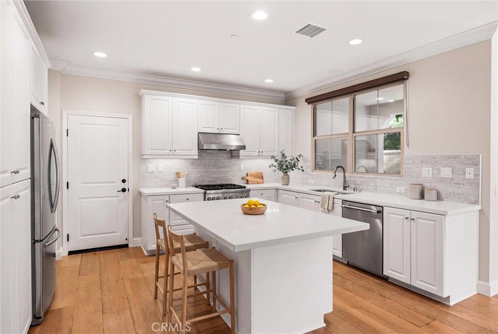 83 Henson, Irvine