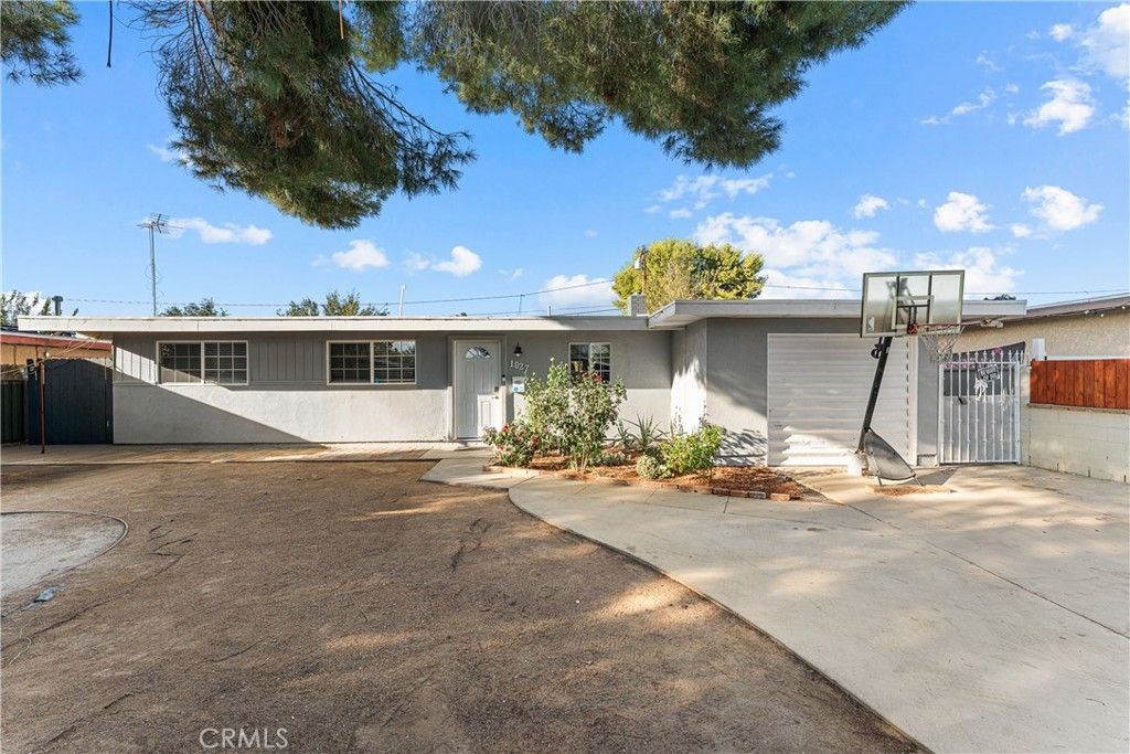 1027 W Avenue J12, Lancaster