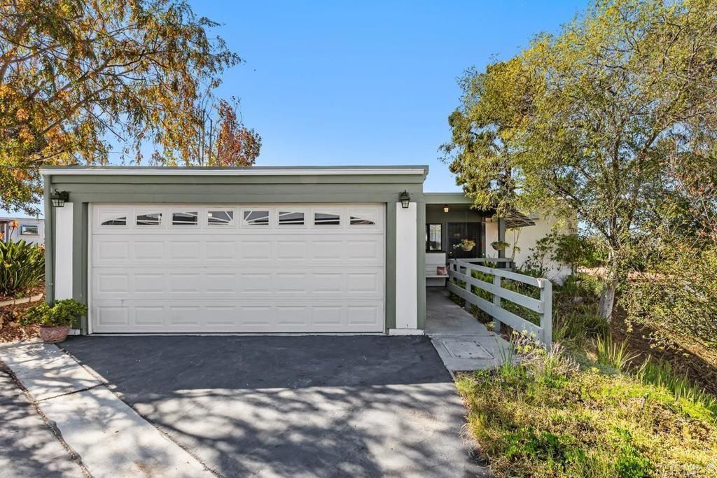 3621 Vista Campana S # 105, Oceanside